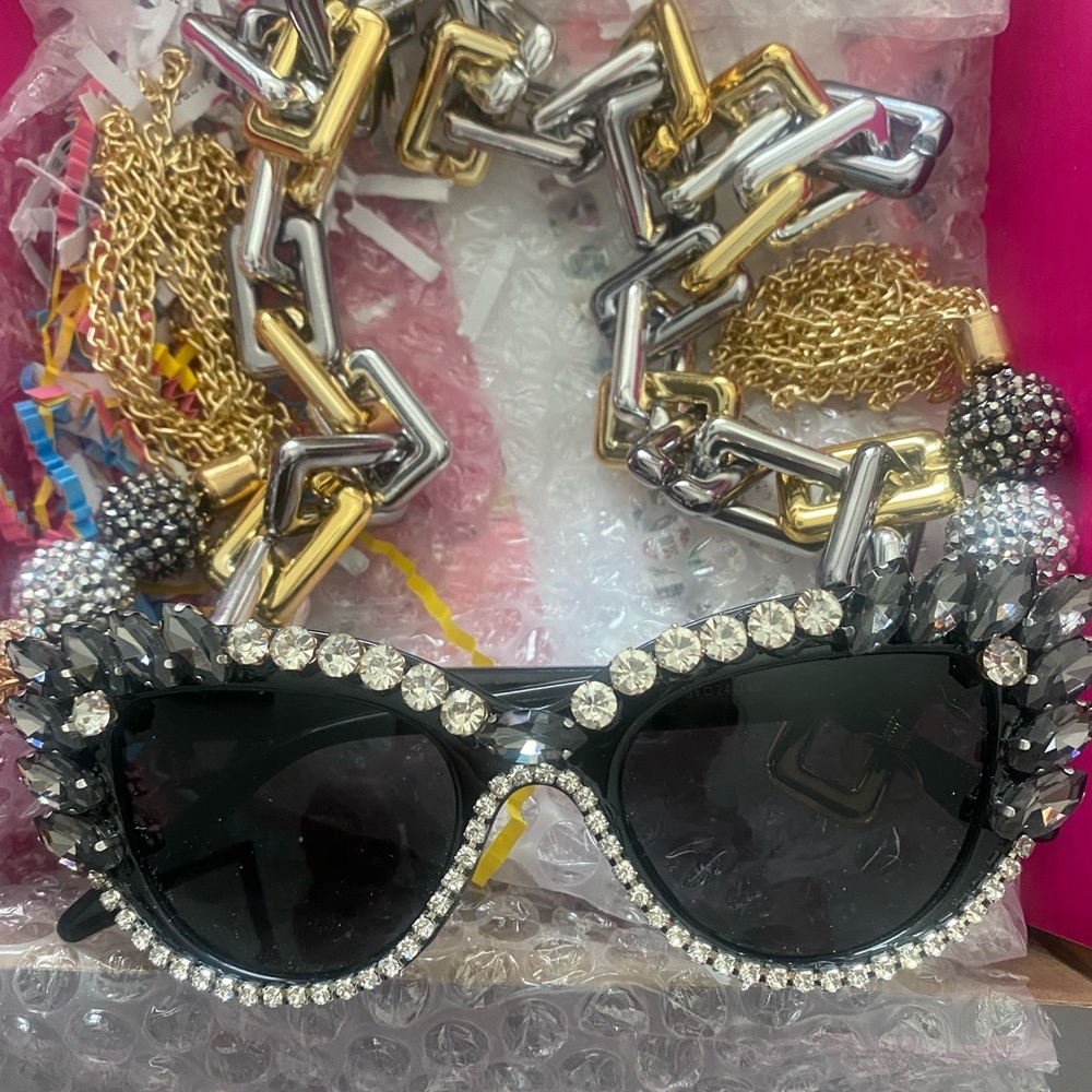 Meghan the fabulous sunglasses